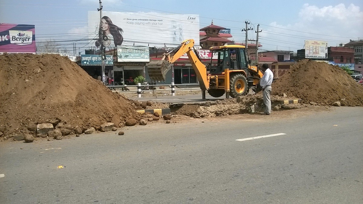 निर्माणाधिन बुटवल-बेहलीया सडक। फाइल तस्बिरः सेतोपाटी