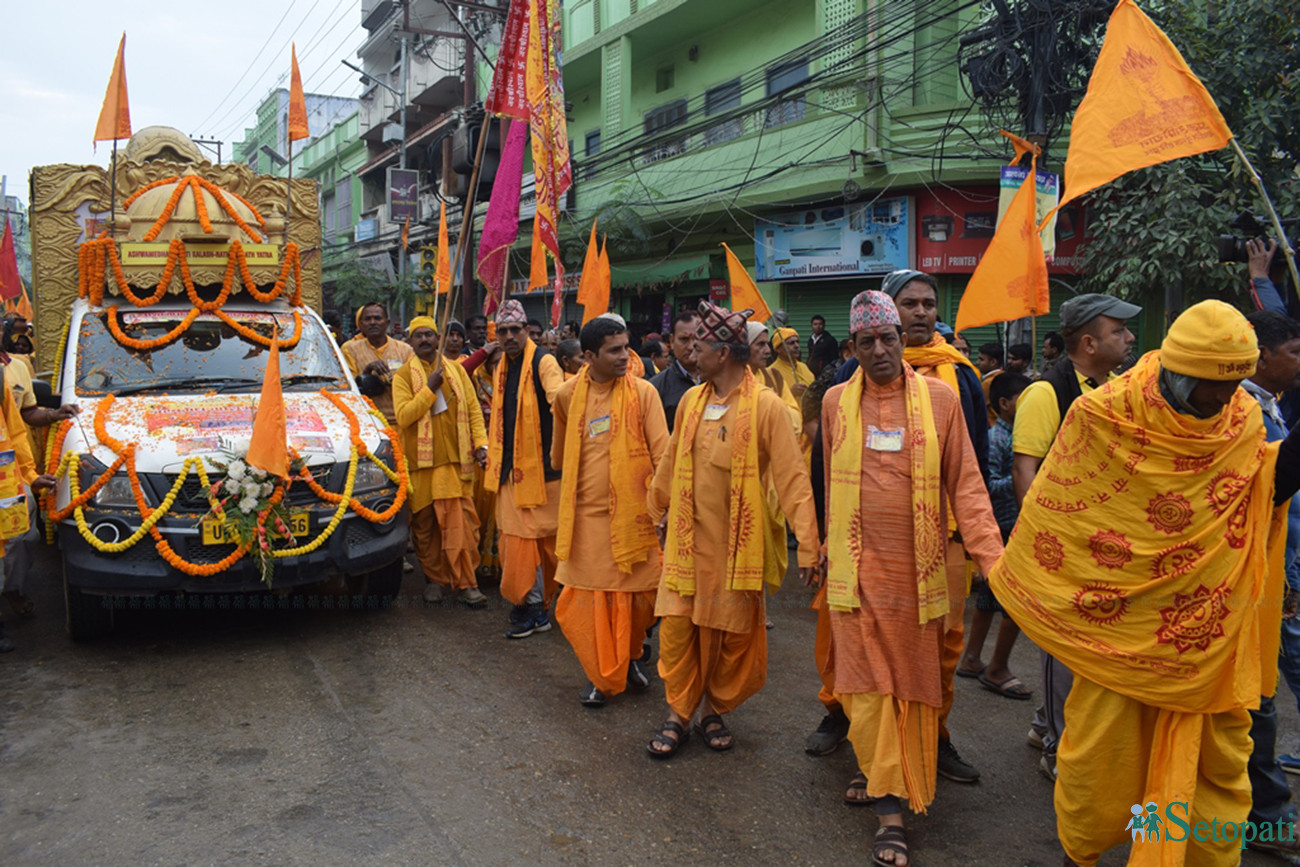 महायज्ञमा जुटेका बिभिन्न समदायका स्वयमसेवकहरू। तस्विरः अनिल तिवारी