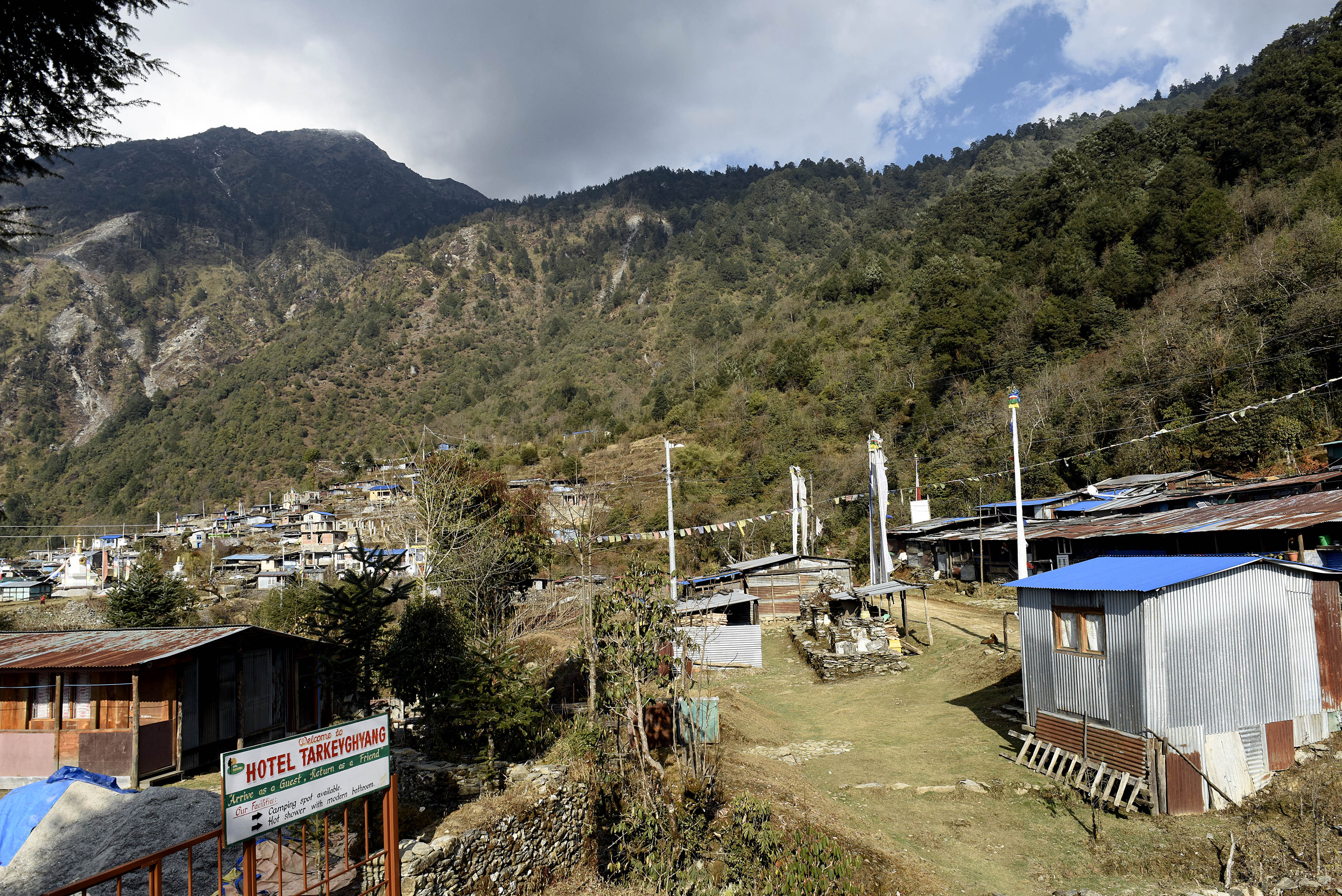 सिन्धुपाल्चोक, हेलम्बु गाउँपालिकामा पर्ने तार्के घ्याङ। तस्बिर: चन्द्रशेखर कार्की