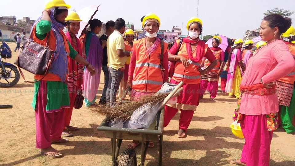 प्रधानमन्त्री रोजगार कार्यक्रममा सहभागीहरू। तस्बिर : नारायण खड्का