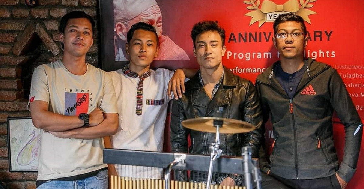 'इमर्ज' ब्यान्डका सदस्यहरू बायाँबाट क्रमशः गिटारिस्ट रोहन शाक्य, ड्रमर सवीर तुलाधर, गायक उजन  शाक्य र बाँसुरीवादक अमन बज्राचार्य। तस्बिर सौजन्यः उजन शाक्य