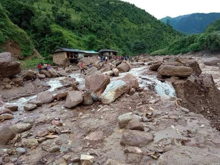 बाग्लुङको ढोरपाटन ९ मा पहिरोले पुर्‍याएको क्षति । तस्वीर सौजन्य– राम सुवेदी ।