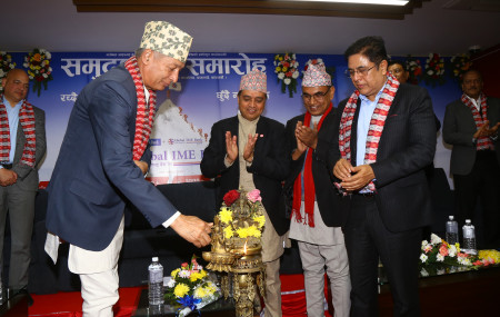 मर्जपछि एकीकृत कारोबारको सुभारम्भ गर्दै अर्थमन्त्री डा. युवराज खतिवडा।