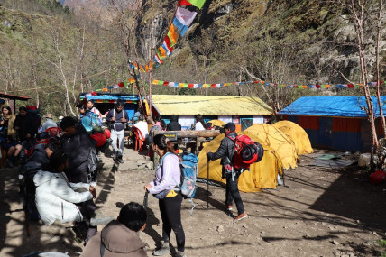 अन्नपूर्ण र मुस्ताङमा पर्यटकको लर्को, व्यवसायी भन्छन्– यति पर्यटक आउलान् भनेर कल्पनै थिएन