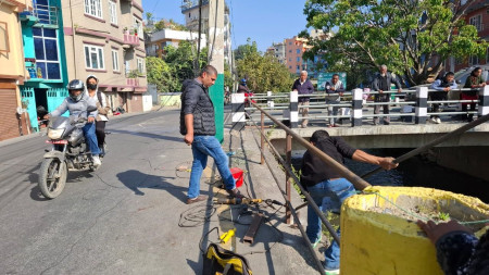 बिहान शव फेला परेको धोबीखोला करिडोरमा लगाइयो फलामे बार