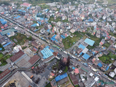 सतुंगल-गुर्जुधारा सडक खण्डमा लामो जाम (तस्बिरहरू)