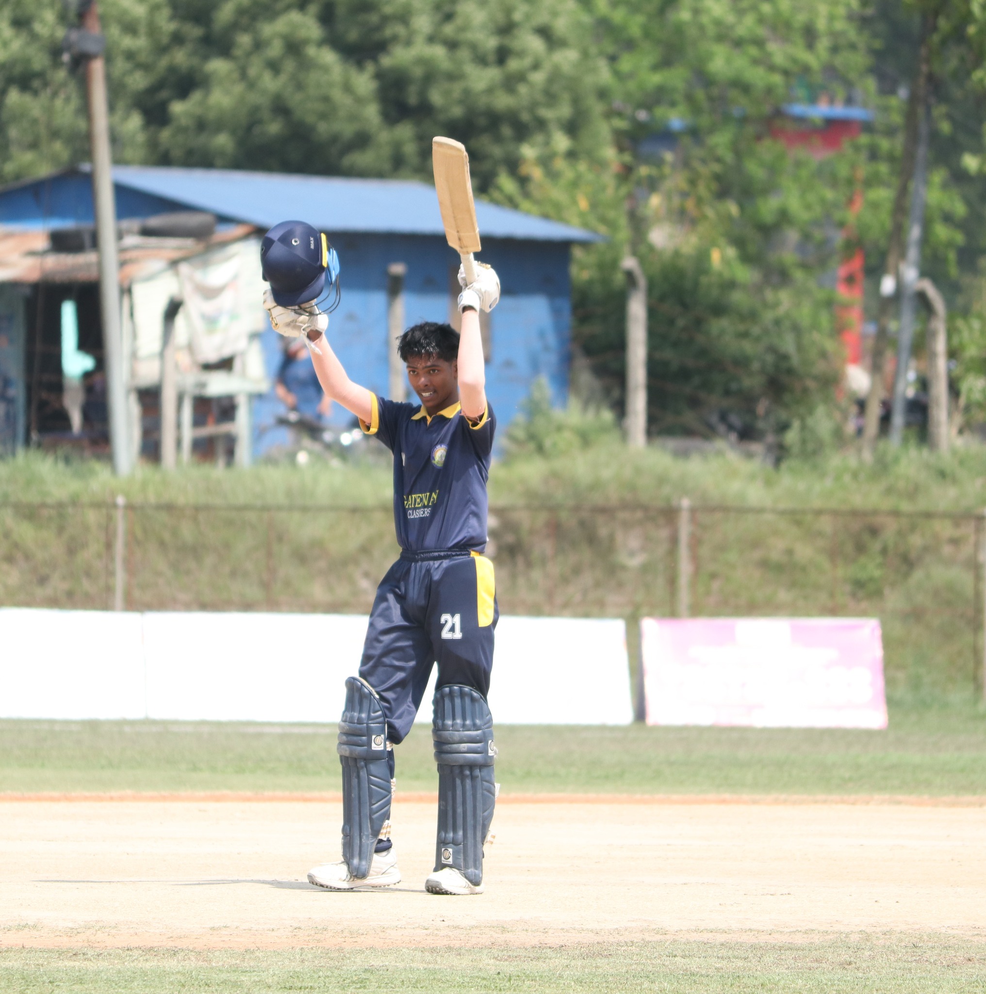 शतक प्रहार गरेपछि गेटवेका सबिर अन्सारी।