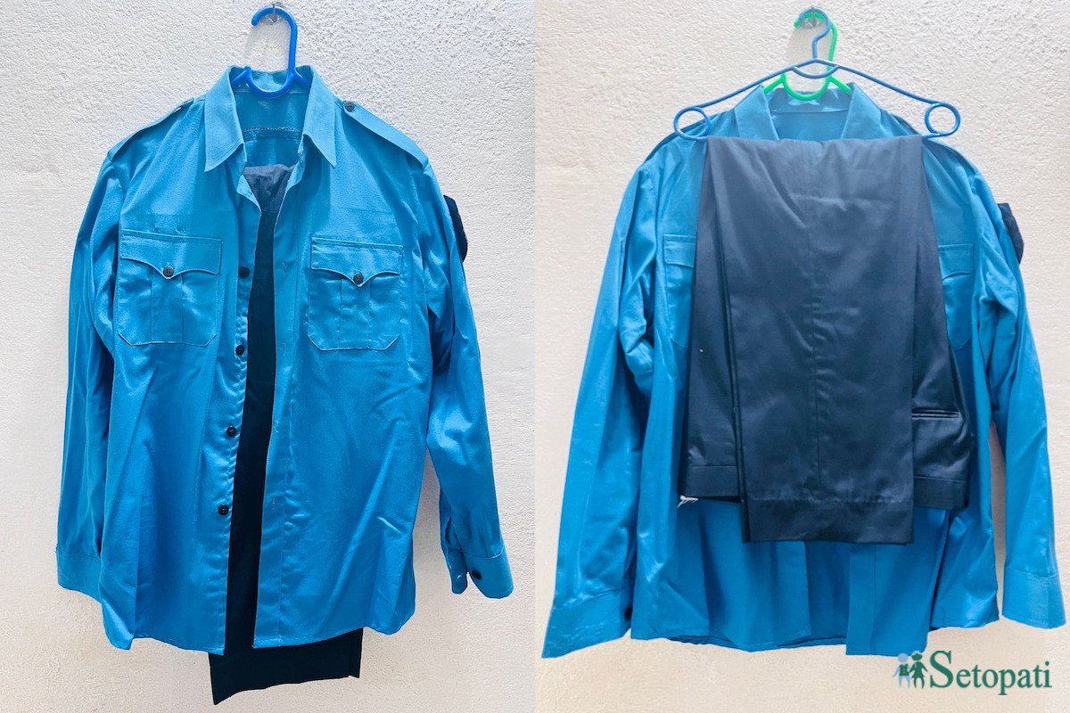 दुई जना ट्राफिक प्रहरी जवानले आलोपालो लगाउने वर्दी। तस्बिर: सेतोपाटी