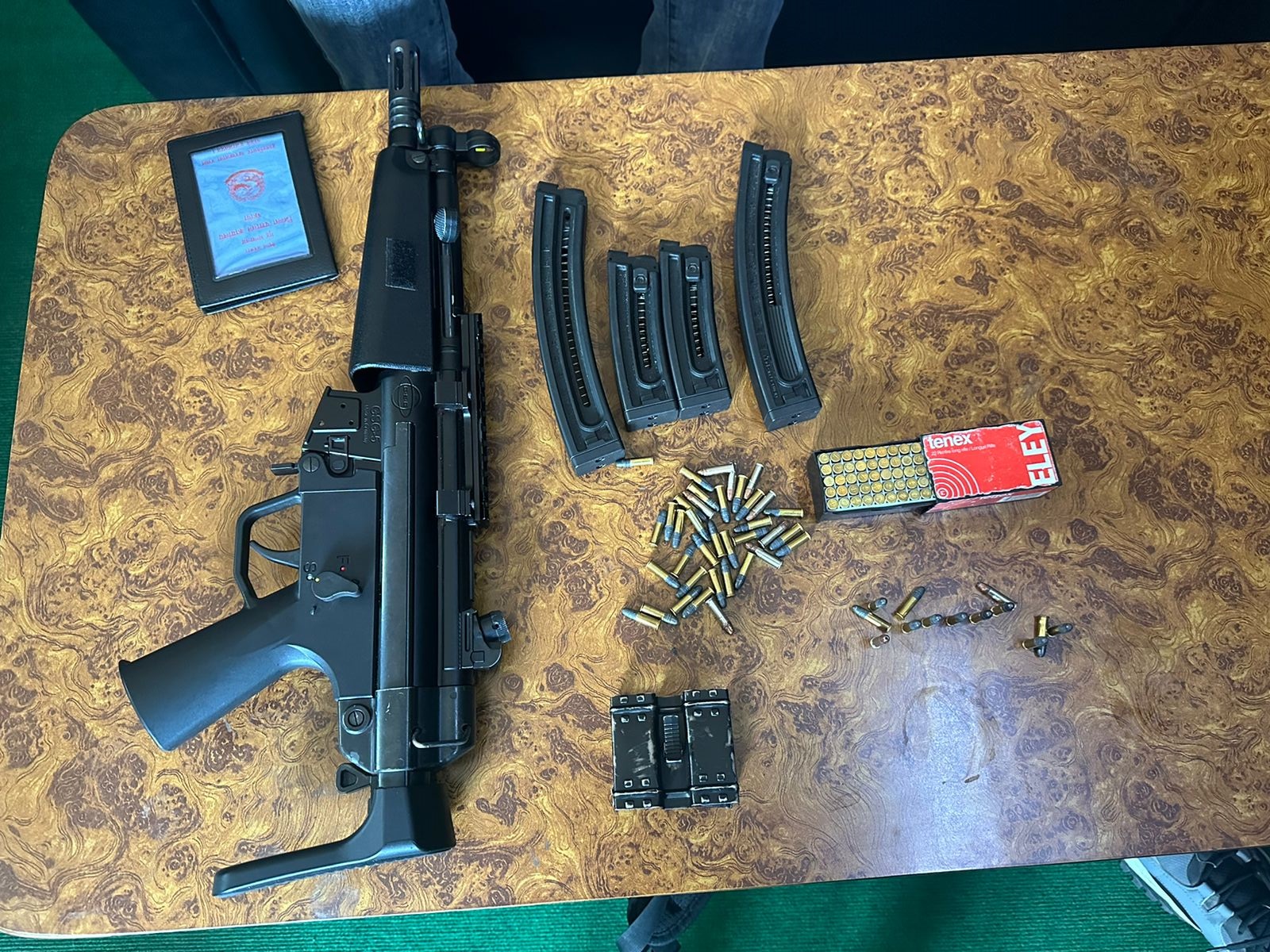 दुर्गा प्रसाईंका अंगरक्षकबाट बरामद हातहतियार।