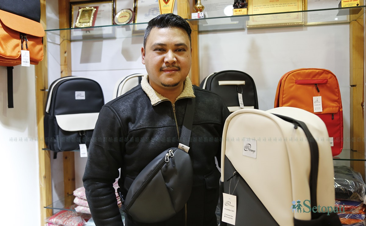 'पेरूंगो' का सञ्चालक रोनित बलामी। तस्बिरः नवीनबाबु गुरूङ/सेतोपाटी